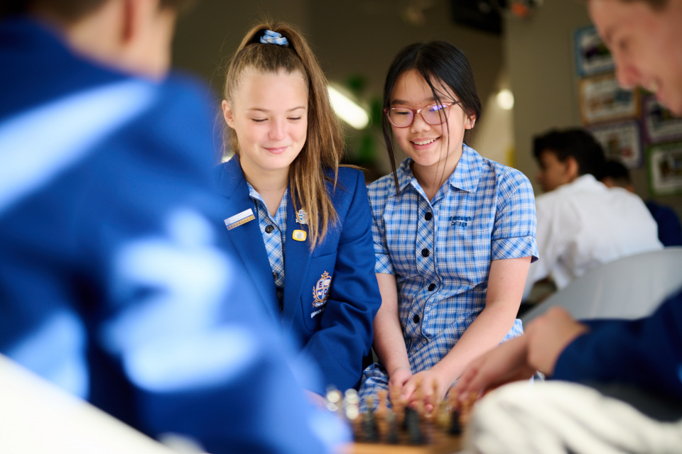 edinburgh-students-laughing