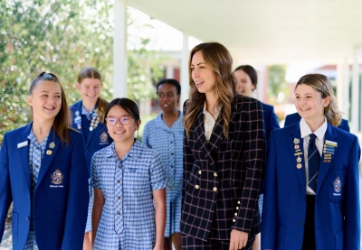 anna-ferry-and-students