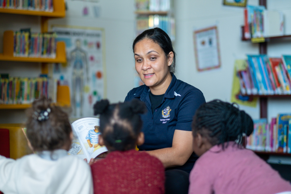 teacher-talking-with-primary-students