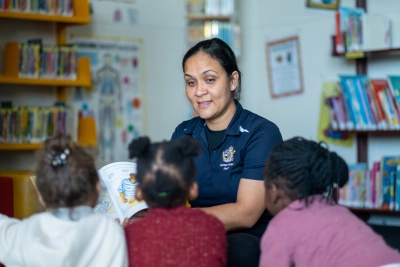 teacher-talking-with-primary-students